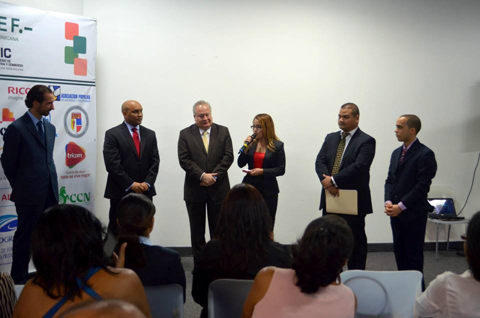 Jornada de Empleo y Emprendimiento en el Acrópolis Center de Santo Domingo